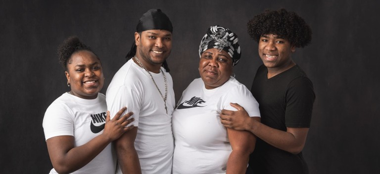 20220728Colombian Family Blenheim JJ27 crop