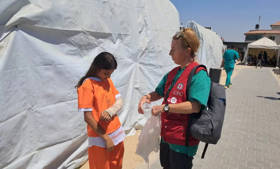 Kiwi nurse Felicity Gapes with a patient in Gaza