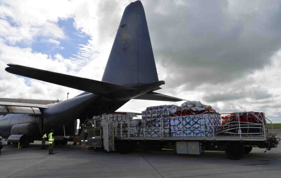 vanuatu plane loading